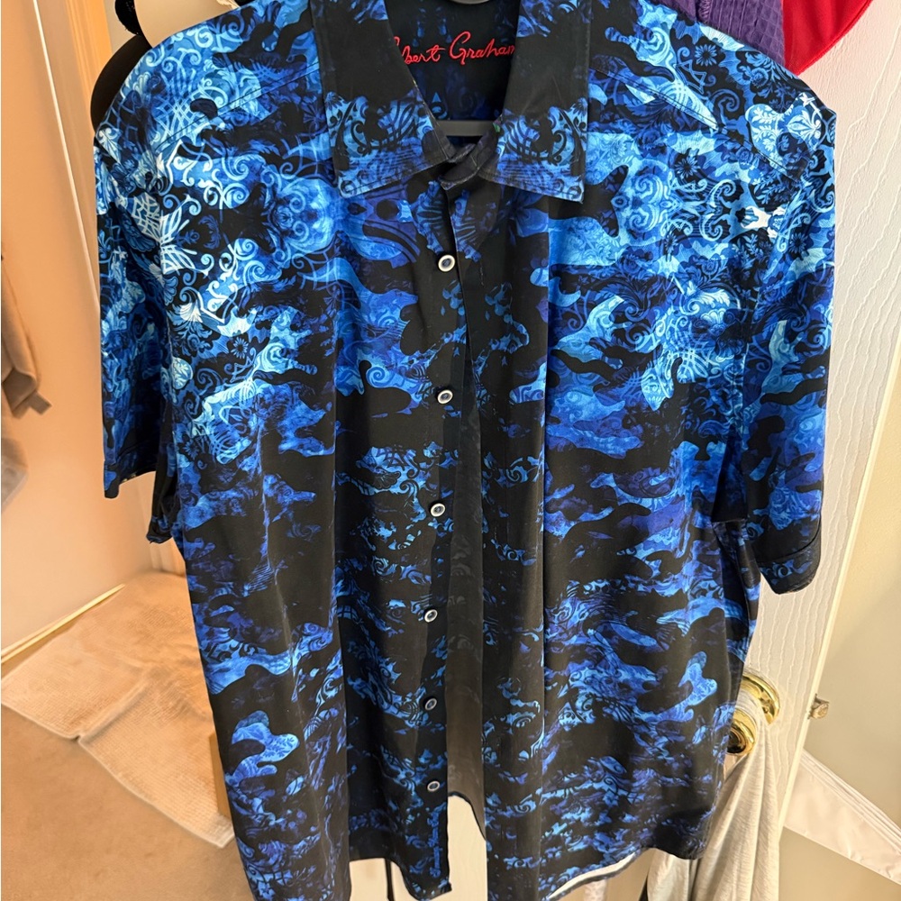 Robert Graham Men's Blue and Black Casual Shirt